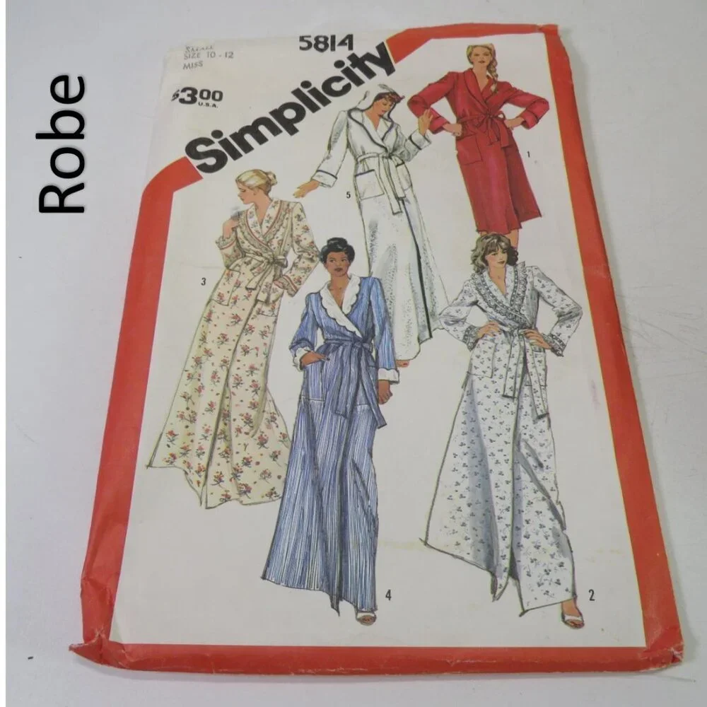 simplicity 5814 sewing pattern ROBE, optional Hood  Night time